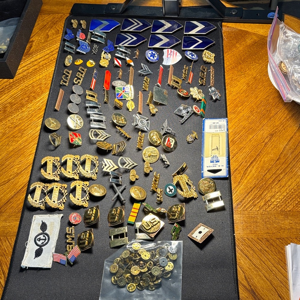 Military Insignia and Pins Collection 100pcs, only have 1/2 of the backs